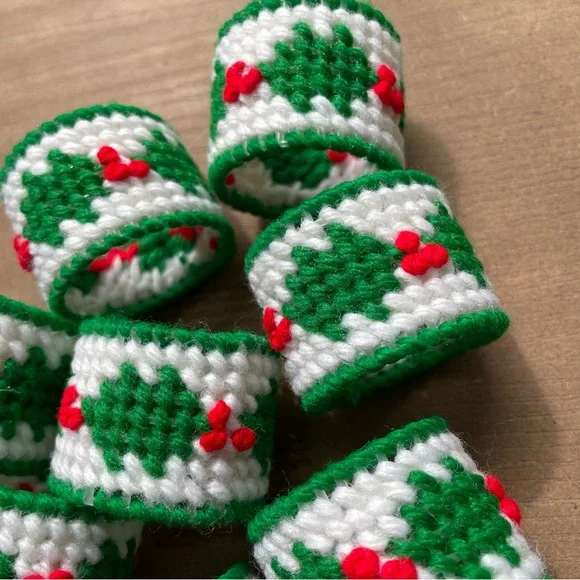 Estate Vintage Christmas Needlepoint Napkin Rings Set of 8 Red and Green - Picture 4 of 5
